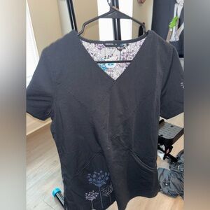 Dansko Black Short Sleeve V-Neck Scrub Top Size Medium